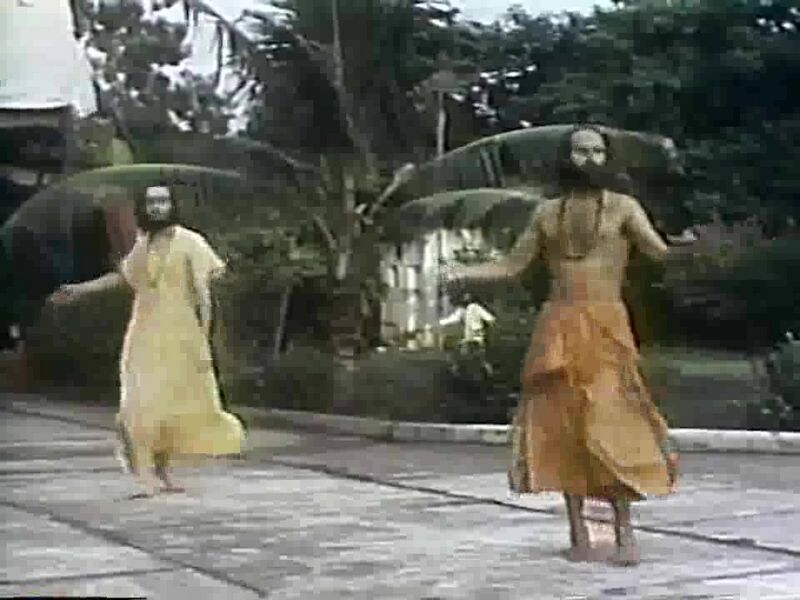 File:A Contemporary Guru - Rajnish (1974) ; still 21m 56s.jpg