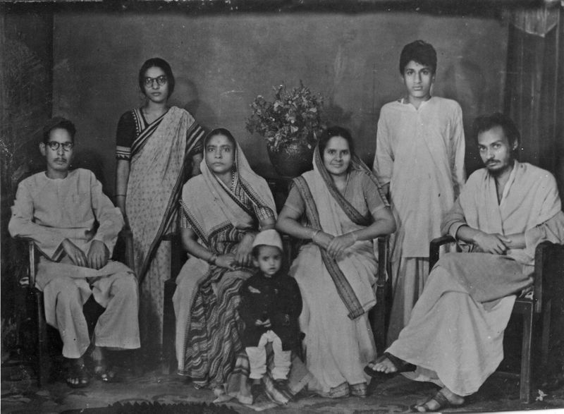 File:Osho and family 1951.jpg