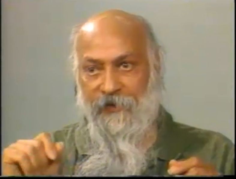 File:Bhagwan Shree Rajneesh arrested (1985) ; still 04m 31s.jpg