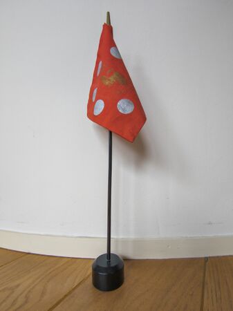 Desk flag, total height 51cm.