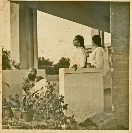 Kranti middle, Geeta Jain right, at Jabalpur Agriculture University, 1967