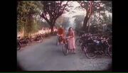 Thumbnail for File:Ashram in Poona - Bhagwans Experiment (1979) (version A)&#160;; still 09m 40s.jpg
