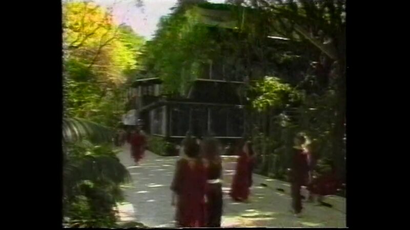 File:Welcome to Osho Commune International (1996) ; still 05m 01s..jpg