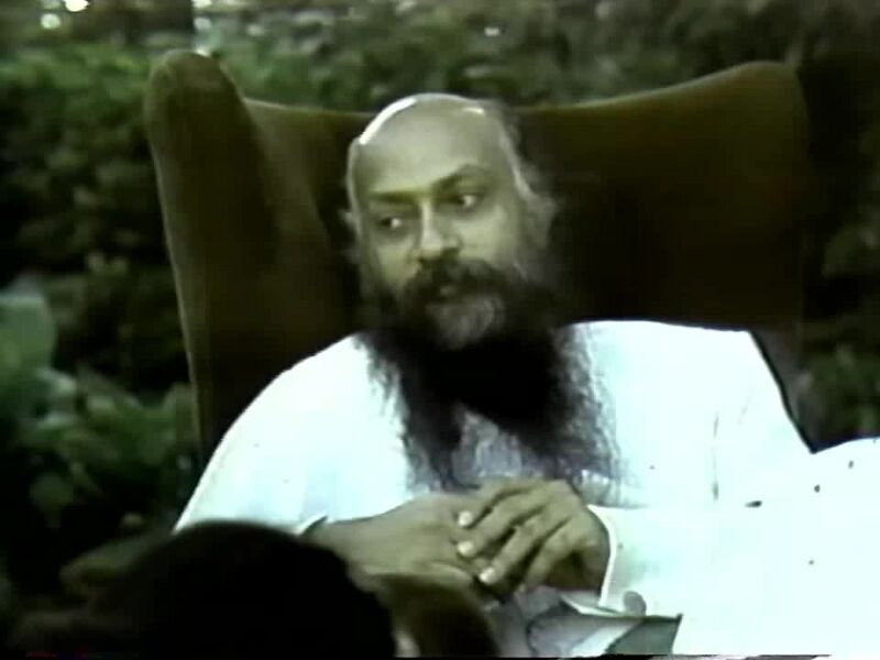 File:A Contemporary Guru - Rajnish (1974) ; still 10m 06s.jpg