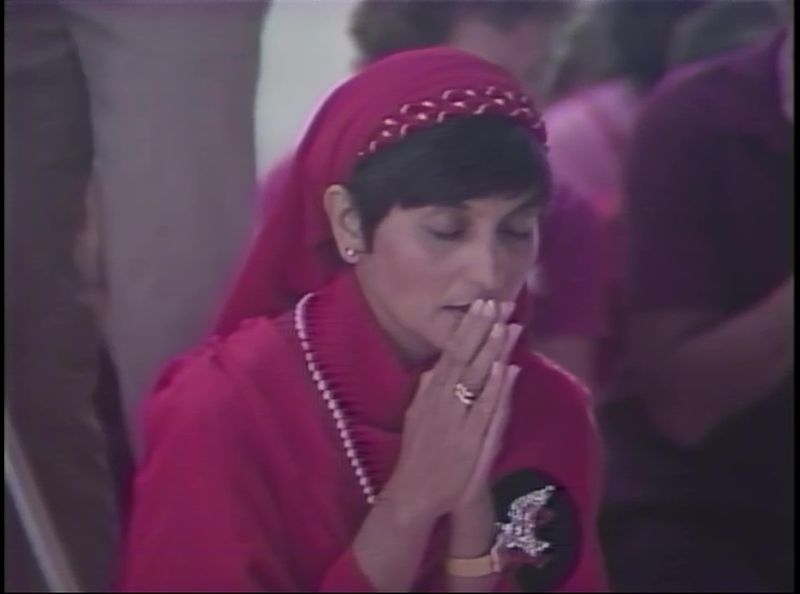 File:Rajneesh - News Footage KKGW (1985) ; still 07m 17s.jpg